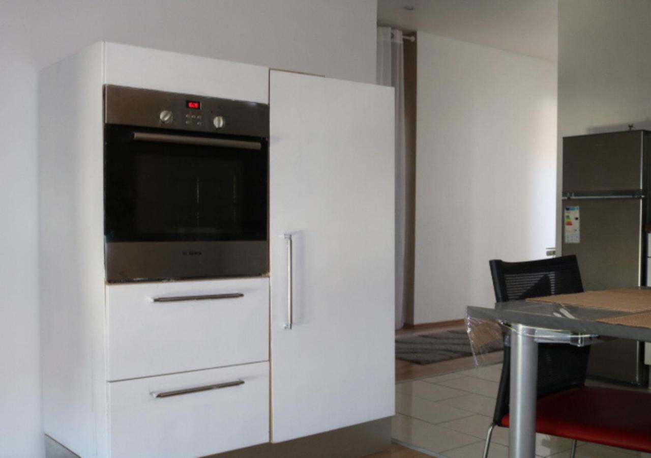 Le Wolf - 1 Chambre Privee Dans Un Appartement - 5Mn Tram Du Centre Ville - 15Mn Tram Gare Tgv Mulhouse - Wifi - Parking Esterno foto